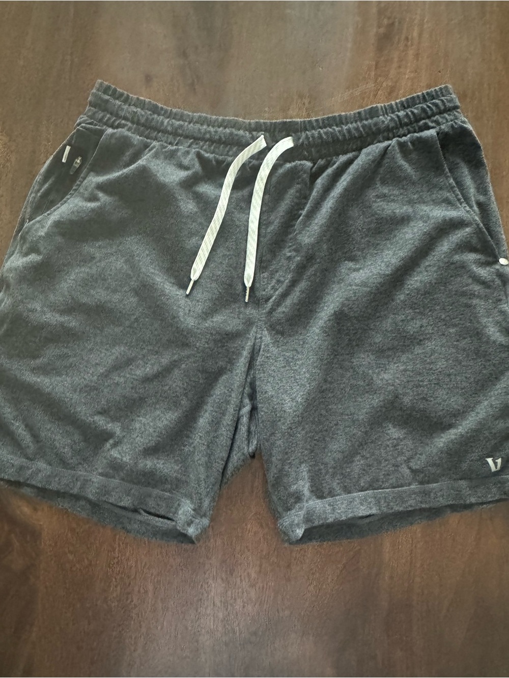 Vuori heathered Charcoal Gray Men’s Casual Drawstring Shorts